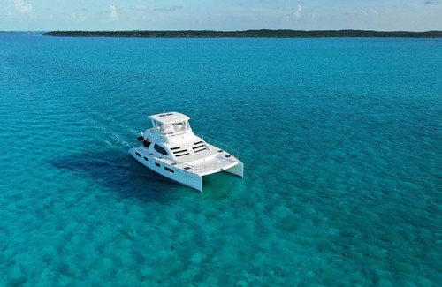 Old Fort Bay Boat Rental | Luxury 47’ Leopard Power Catamaran - Bahamas