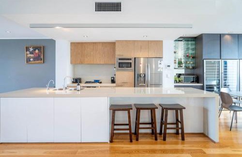 Docklands House | Luxury 4B Docklands Penthouse water city views