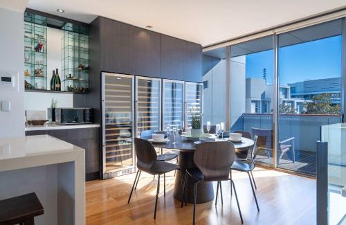 Docklands House | Luxury 4B Docklands Penthouse water city views