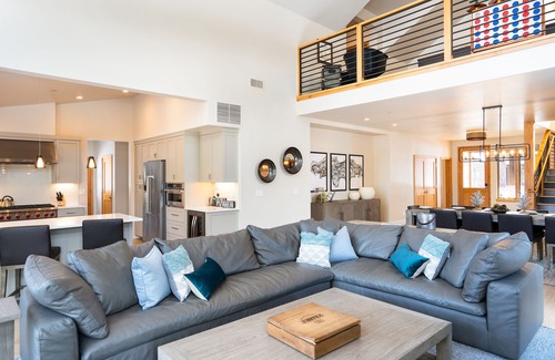 Truckee House | Luxury 4BD Residence in the Signature Home Collection at Old Greenwood!