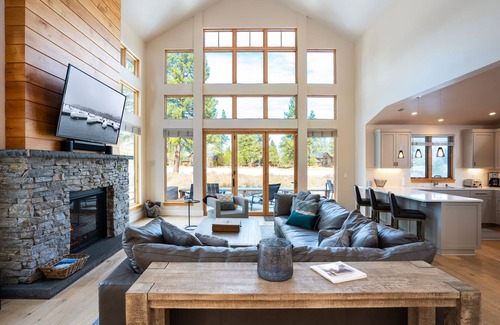 Truckee House | Luxury 4BD Residence in the Signature Home Collection at Old Greenwood!