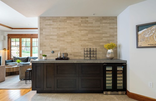 Truckee Condo | Luxury 4BD Village at Northstar Residence - Iron Horse South 412