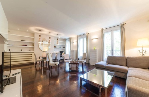 8th Arrondissement Apartment | Luxury 4bds/1900sqft with A/C close to Champs Elysees