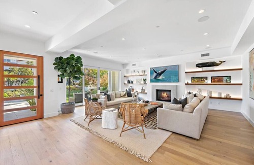 Corona del Mar House | Luxury 4Bedroom home only 2 blocks from the beach!
