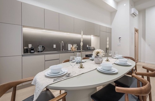 Downtown Montreal Apartment | Luxury 4BR/3BA Penthouse with Private Terrace