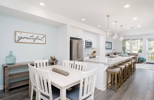 Townsite House | Luxury 4BR Condo. Walk to Beach. Near Camp Pendleton. Monthly Stays.