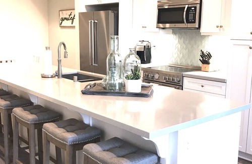 Townsite House | Luxury 4BR Condo. Walk to Beach. Near Camp Pendleton. Monthly Stays.
