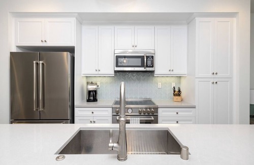 Townsite House | Luxury 4BR Condo. Walk to Beach. Near Camp Pendleton. Monthly Stays.