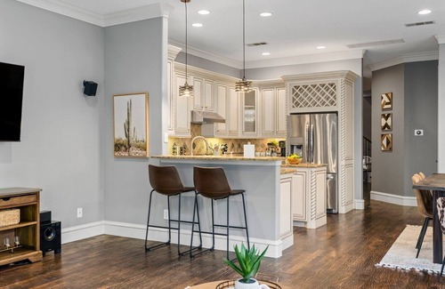 Vickery Place House | Luxury 4BR Dallas Home | Game Room | Fire Pit | Gym