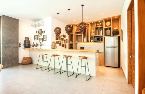 Berawa Cottage | Luxury 4BR Haven, Steps to Canggu's Beach Elegance