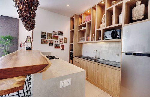 Berawa Cottage | Luxury 4BR Haven, Steps to Canggu's Beach Elegance