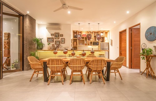 Berawa Cottage | Luxury 4BR Haven, Steps to Canggu's Beach Elegance