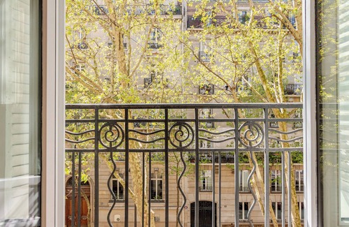 Champs-Elysees House | Luxury 4BR Hideaway in the Heart of Paris!