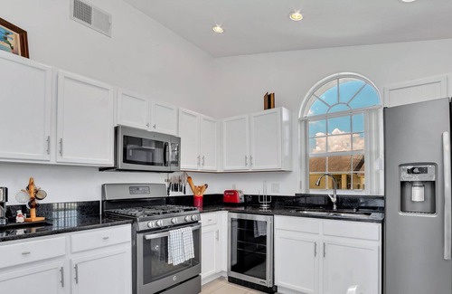 Indian Point House | Luxury 4BR Home - Pool, Games, BBQ - Near Disney!