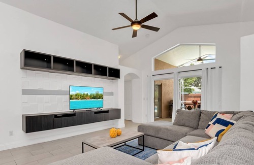 Indian Point House | Luxury 4BR Home - Pool, Games, BBQ - Near Disney!