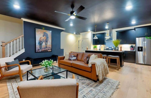 Talbot's Corner House | Luxury 4BR Home w/Game Room, 10 Beds & Nash Vibes