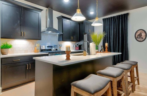 Talbot's Corner House | Luxury 4BR Home w/Game Room, 10 Beds & Nash Vibes