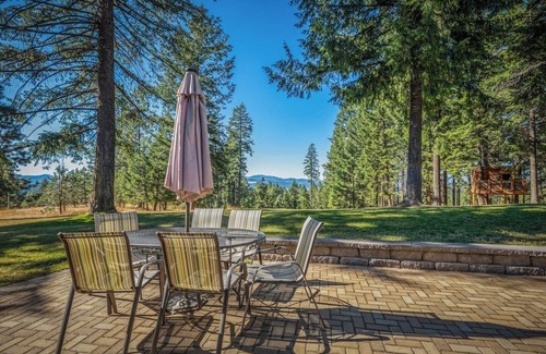 Coeur d'Alene House | Luxury 4BR Home Whirlpool Spa, Deck & Lake Views