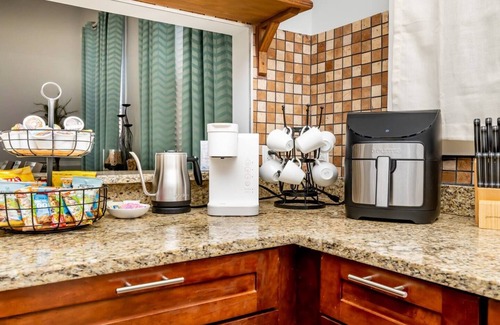 Bonnycastle House | Luxury 4BR|KING|Epic Backyard|HOT TUB|Fire Pit