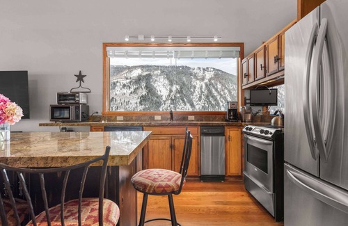 Mountain Valley House | Luxury 4BR Mountain Retreat in Aspen