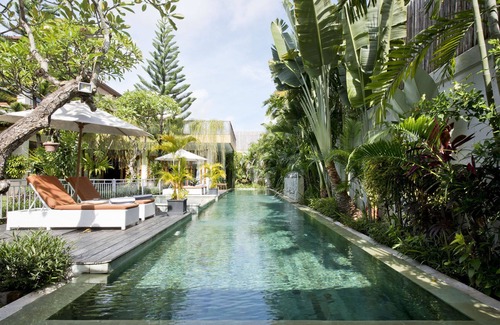 Seminyak Villa | Luxury 4Br Private,Spacious Tropical 25m lap Pool, Staff