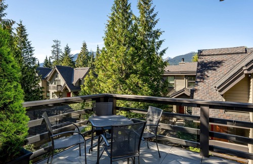 Blackcomb House | Luxury 4BR | Ski-In Access | Private Hot Tub | Managed By Aloha Whistler