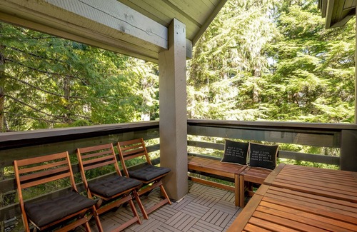 Blackcomb House | Luxury 4BR | Ski-In Access | Private Hot Tub | Managed By Aloha Whistler