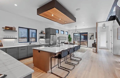 Coeur d'Alene House | Luxury 4BR w/hot tub - Walk to lake & shops!