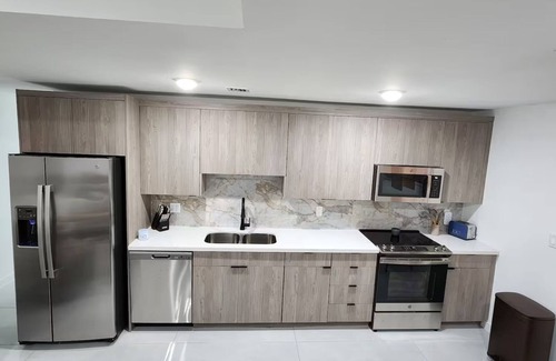 Homestead House | Luxury 4BR w/HotTub Home Near Miami, Key Largo & Homestead w/beautifulTerrace