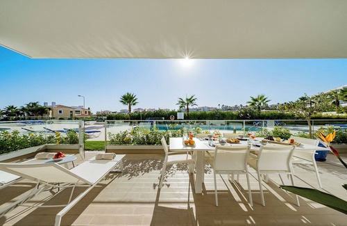 Porto de Mos Apartment | LUXURY 5* APARTMENT - DIRECT POOL ACCESS & NEXT TO PORTO DE MOS BEACH LAGOS