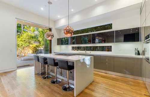 La Brea Villa | Luxury 5 bdr Villa C! Best location with pool!