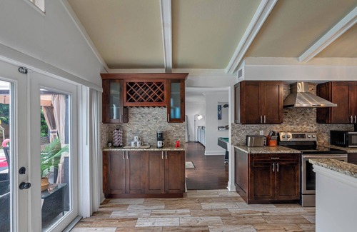 Temple Terrace Apartment | Luxury 5 BDRM Home | Stunning Pool & Huge Backyard