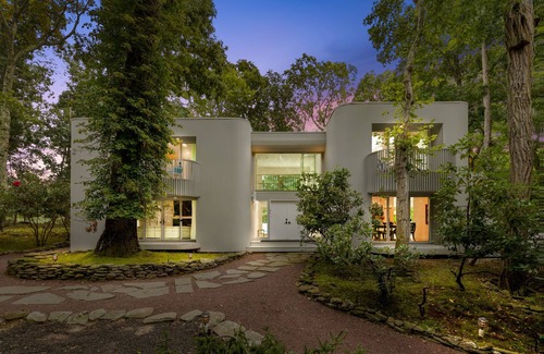 Noyack House | Luxury - 5 bdrs, 6 baths, Tennis Crt, Heated Pool, Basketball, Hot tub, 2.4 acrs