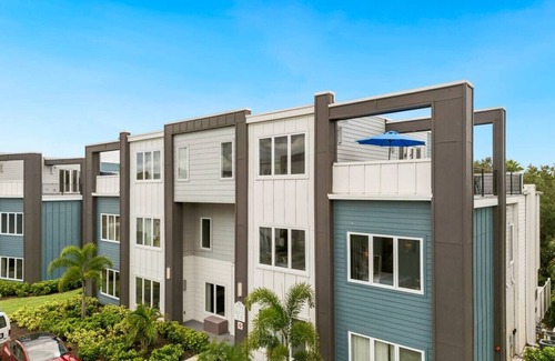 Reunion Apartment | Luxury 5-Bed -4bath with fun Disney themed rooms.