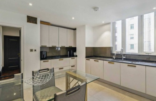 City of Westminster Apartment | Luxury 5 Bed Apartment at Hyde Park