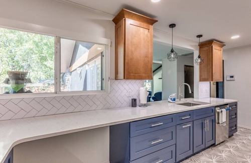 South Tulsa House | Luxury 5-Bed Heated Pool Oasis