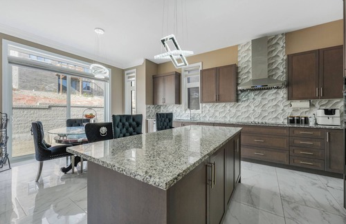 Caledon House | Luxury 5-Bed Home w/Office & 5 Baths | Peaceful Caledon Escape