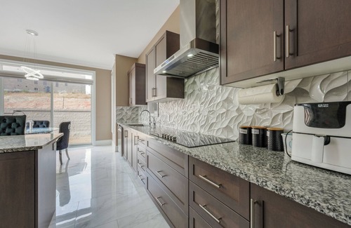 Caledon House | Luxury 5-Bed Home w/Office & 5 Baths | Peaceful Caledon Escape