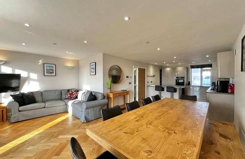 Newquay City Centre House | Luxury 5 bed house overlooking Towan Beach Newquay