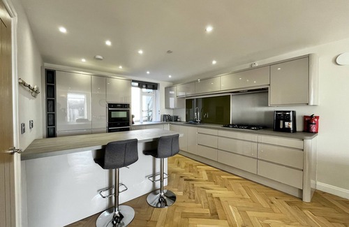 Newquay City Centre House | Luxury 5 bed house overlooking Towan Beach Newquay