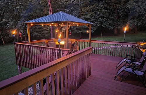 Geneseo House | Luxury 5-bedroom 5000 sq ft house on wooded lot in Geneseo, rec & fitness rooms
