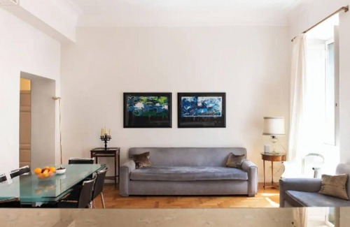 Rione IV Campo Marzio Apartment | Luxury 5-Bedroom Apartment Near Piazza Barberinin