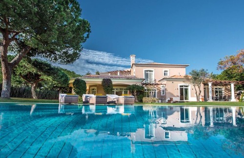 Quinta do Lago Villa | Luxury 5 Bedroom Villa with Private Pool, Landscaped gardens in Quinta do Lago A345 - Almancil, Algarve