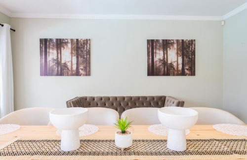 West Beach House | Luxury 5 Bedroom Villa with Heated Pool and Inverter in Blouberg