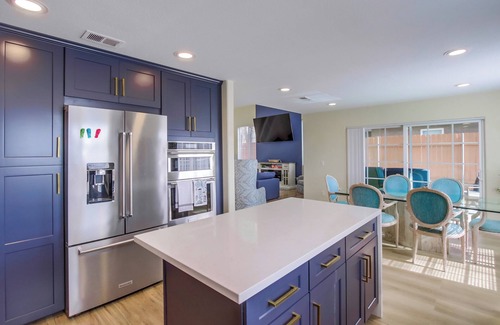 San Diego Villa | Luxury 5 Bedrooms with FREE Heated Pool & SPA, Arcades, and Central Location