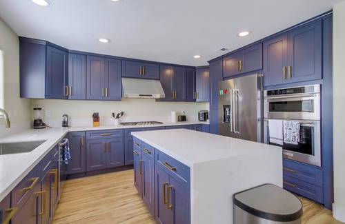 San Diego Villa | Luxury 5 Bedrooms with FREE Heated Pool & SPA, Arcades, and Central Location