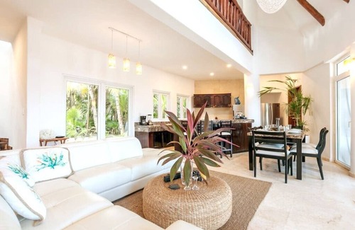 Tulum Villa | Luxury 5-BR Beachfront Home in Tulum Casa Sofia