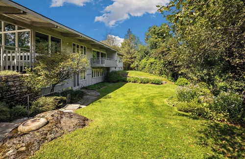 Dorset House | Luxury 5-BR Mountain Estate 10-min to Manchester