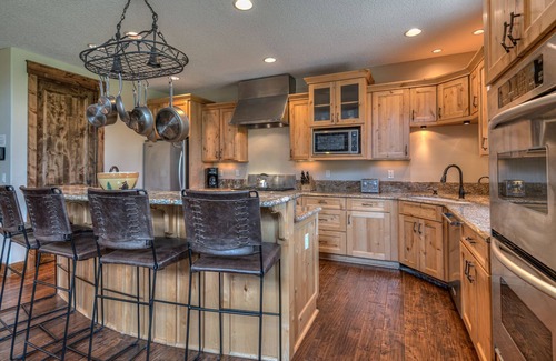 Sunriver House | Luxury 5 EnSuites, Hot Tub, A/C, 12 SHARC, Golf Course View