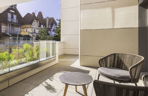 Le Touquet-Paris-Plage Apartment | Luxury 5-bedroom apartment downtown with WiFi and parking
